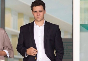 Последняя великая вечеринка на Ибице Фроилана с усами, прежде чем вернуться в Абу Даби со своим дедушкой