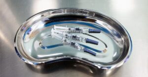 Вакцина от гриппа может снизить риск болезни Альцгеймера: вот какую дозу нужно получить