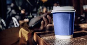 Любой кофе, даже без кофеина, может улучшить настроение и здоровье мозга, показали исследования