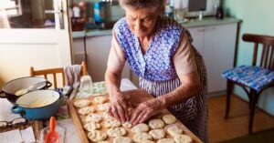Диеты с низким содержанием жиров и растительным содержанием могут помочь замедлить старение, показывают исследования