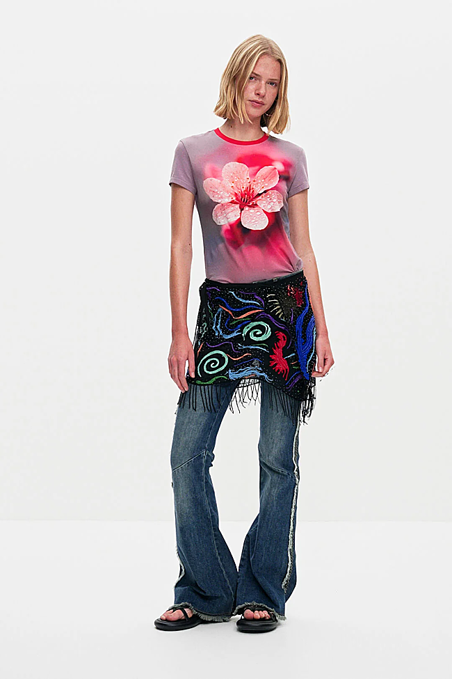 Образ Desigual с саронгом поверх брюк.