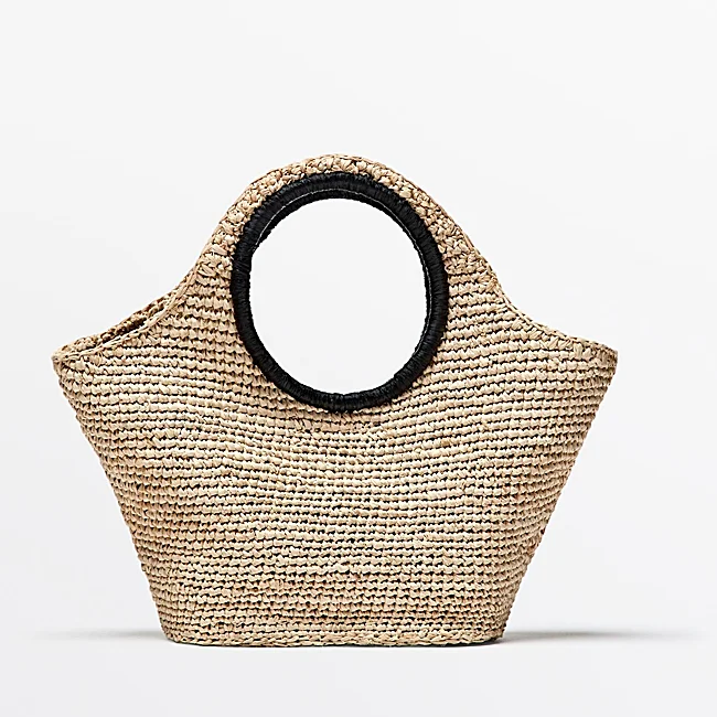 Сумка Massimo Dutti из рафии (129 евро)