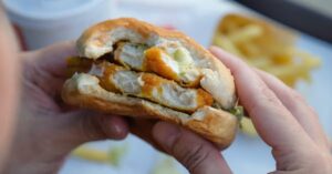 Ультраобработанные продукты увеличивают количество «плохих» жирных кислот в крови, показало крупное исследование