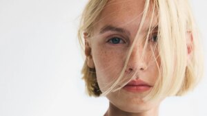 Почему Эктор Нуньес (Cosmeticocrítico) рекомендует глицерин: «он так же эффективен, как и гиалуроновая кислота, для увлажнения кожи»