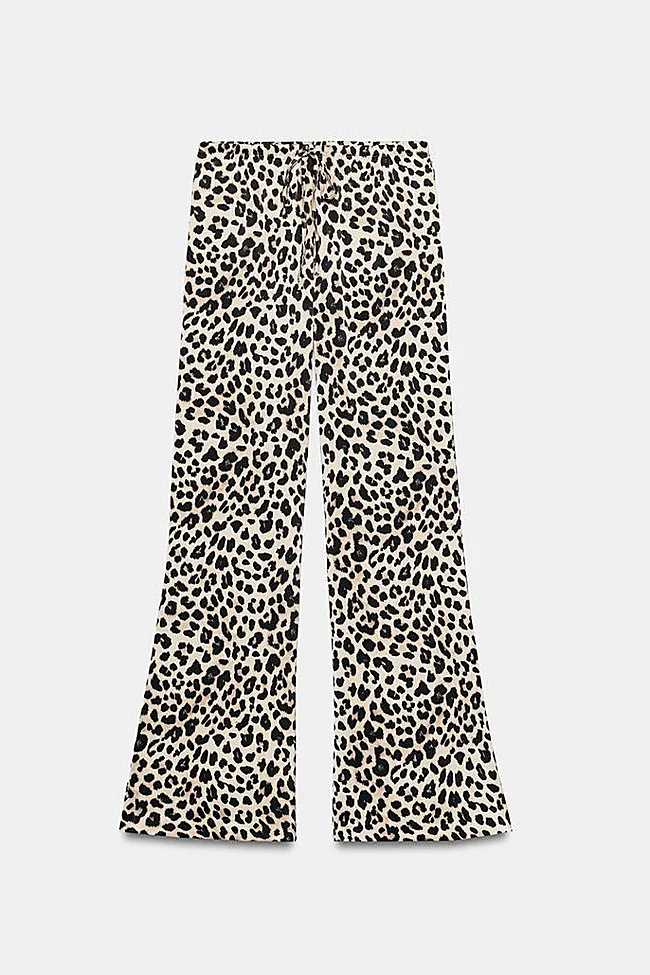 Струящиеся брюки Zara (25,95 евро)