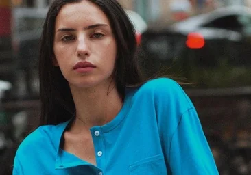 В сентябре рубашка Henley станет моей любимой одеждой: как ее носить и самая красивая вещь сезона