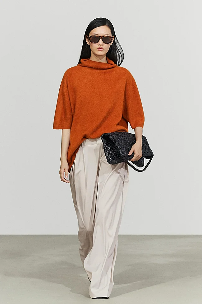 Брюки со складками Massimo Dutti (99,95 евро)