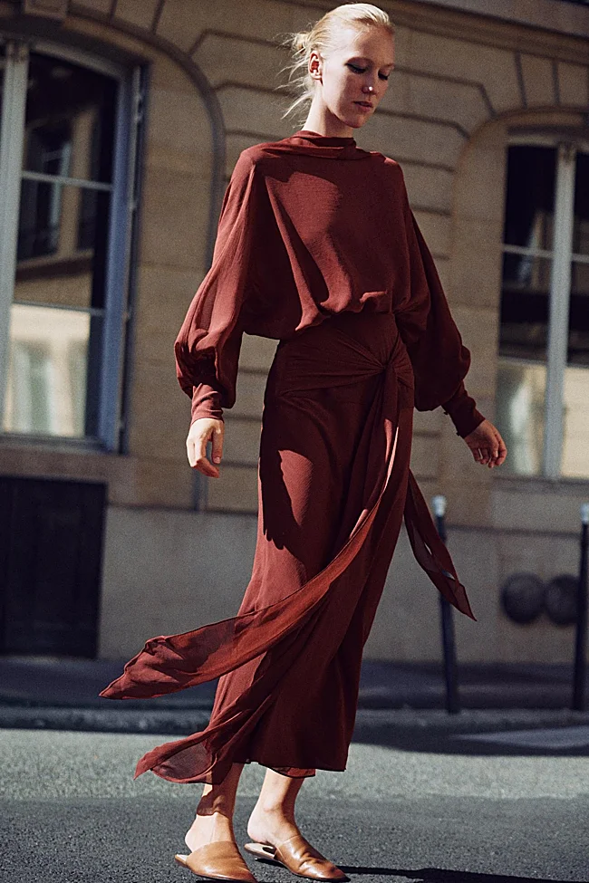 Платье миди Zara (89,99 евро)
