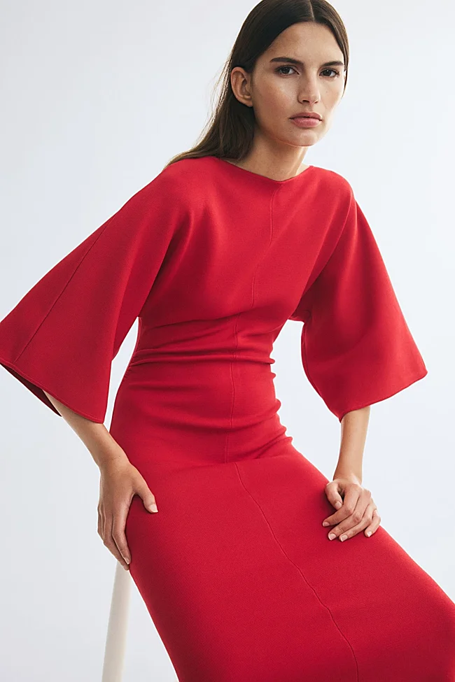 Красное платье H&M (39,99 евро)