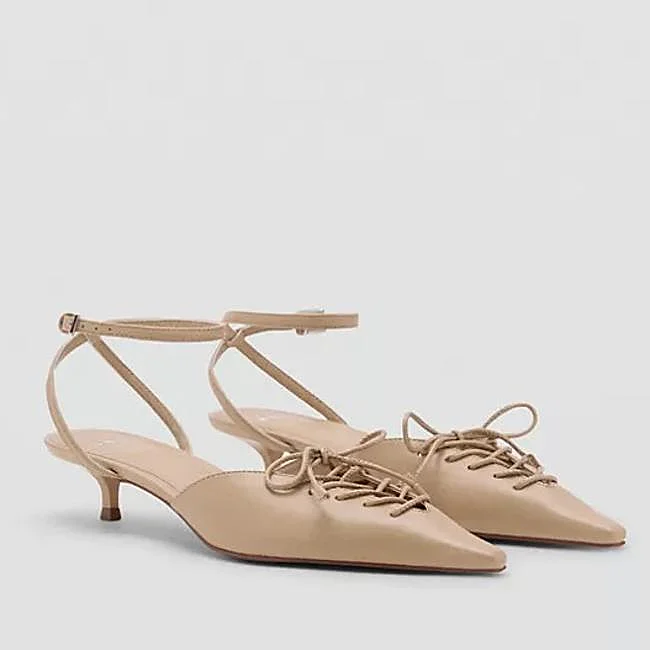 Туфли на каблуке со шнуровкой от Mango Outlet, 31,99 евро.