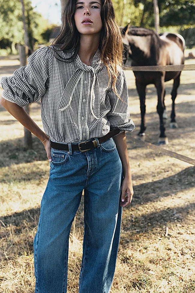 Рубашка с клетчатым принтом Zara (25,99 евро)