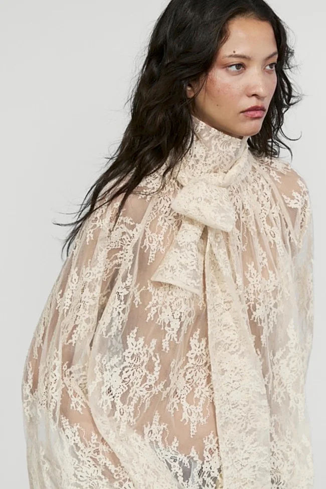 Белая рубашка Massimo Dutti (59,99 евро)