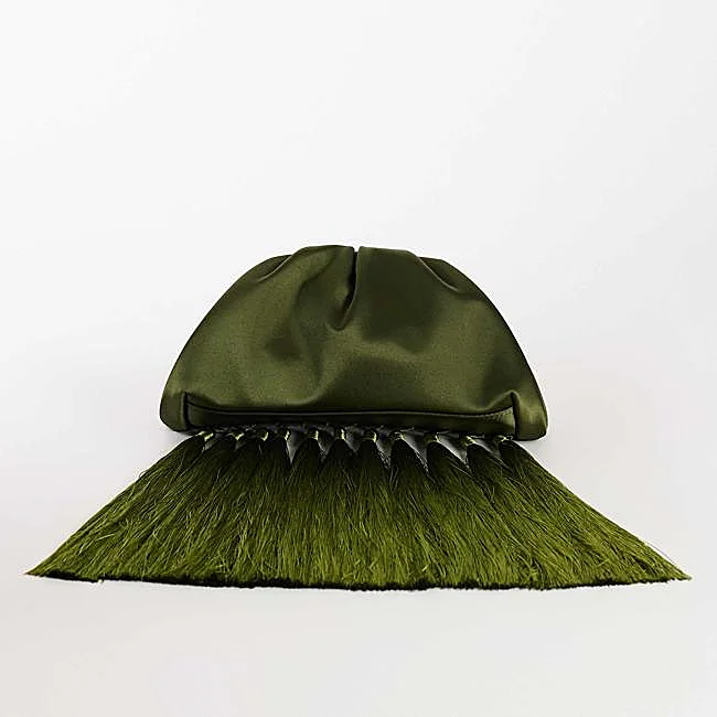 Зеленая сумка с бахромой от Topshop, 49,99 евро.