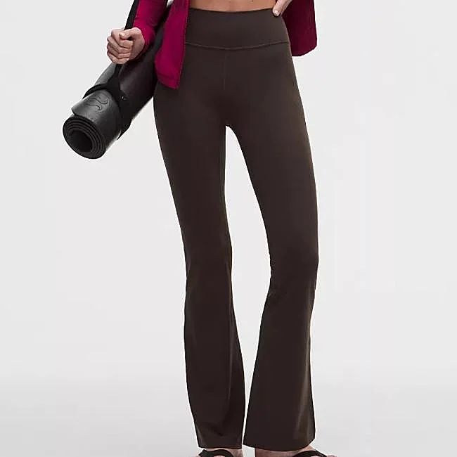 Коричневые леггинсы Lululemon, 118 евро.
